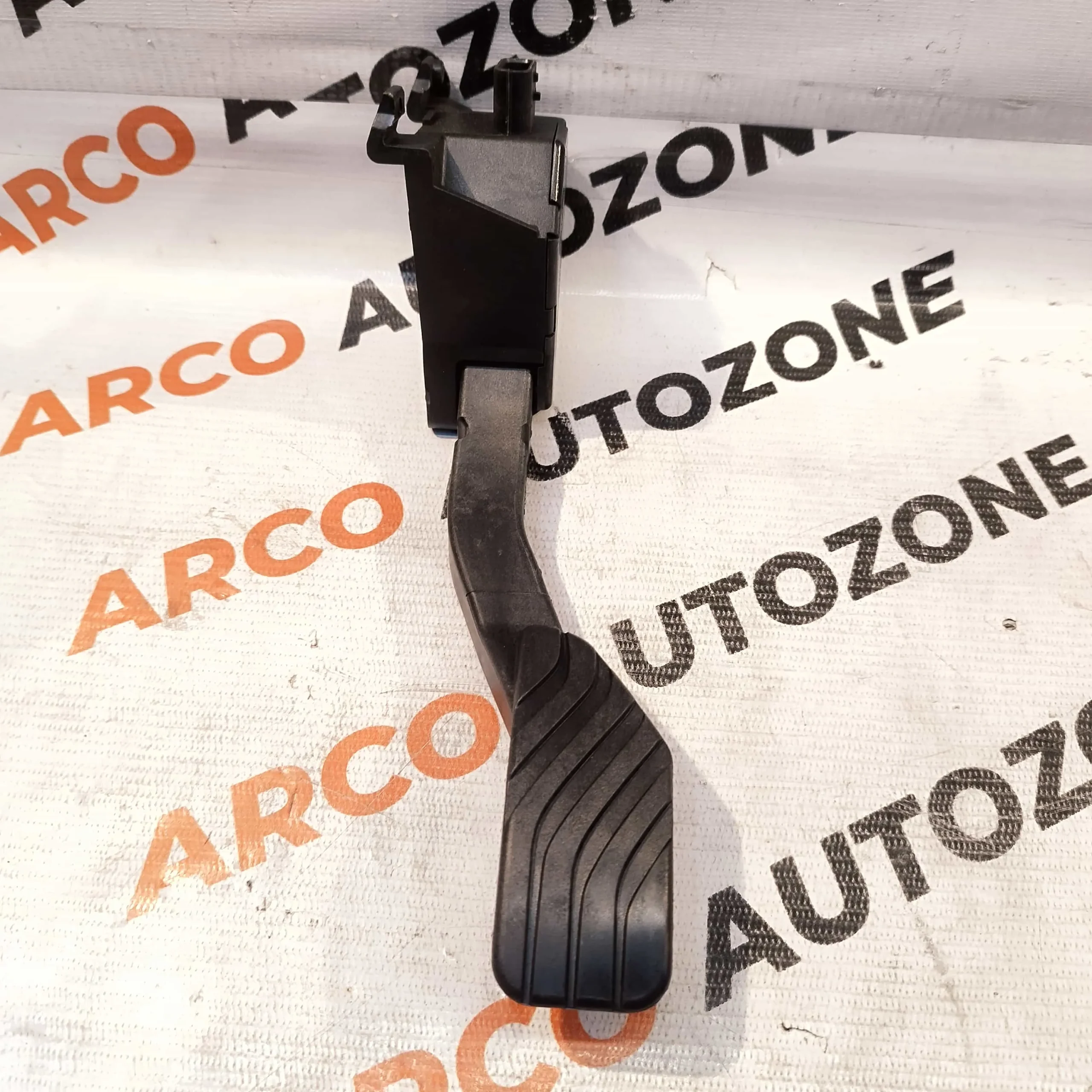 ACCELETOR PADLE RENAULT KWID RENAULT 180104150R