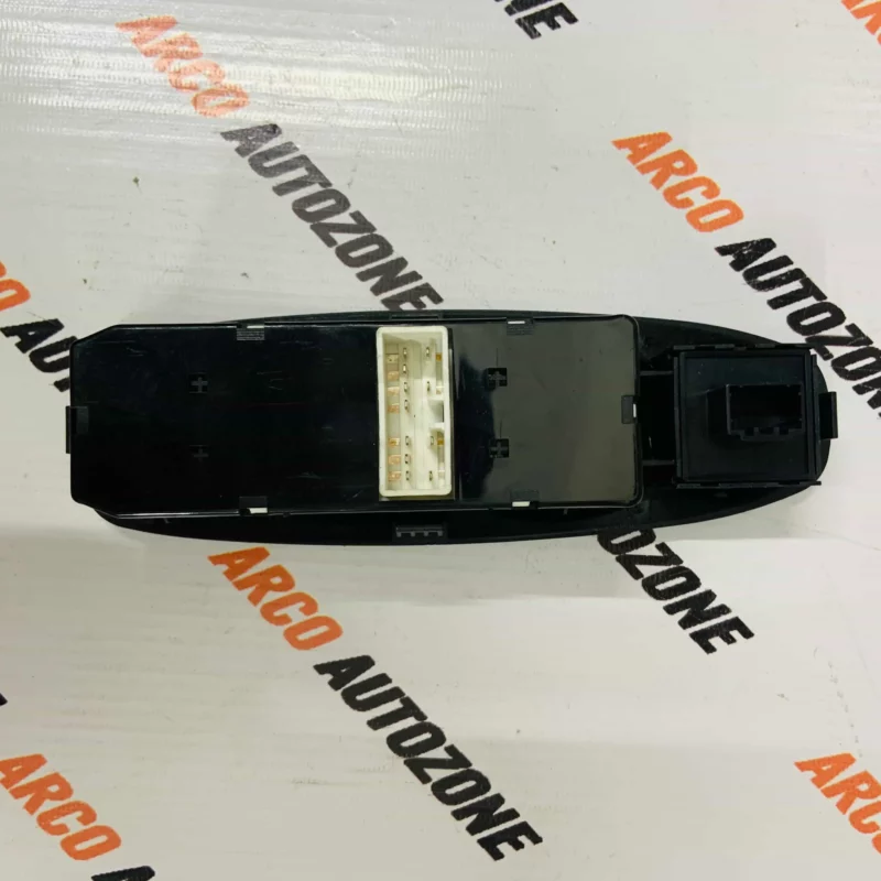 HYUNDAI ACCENT PETROL WINDOW SWITCH MAIN - Image 3