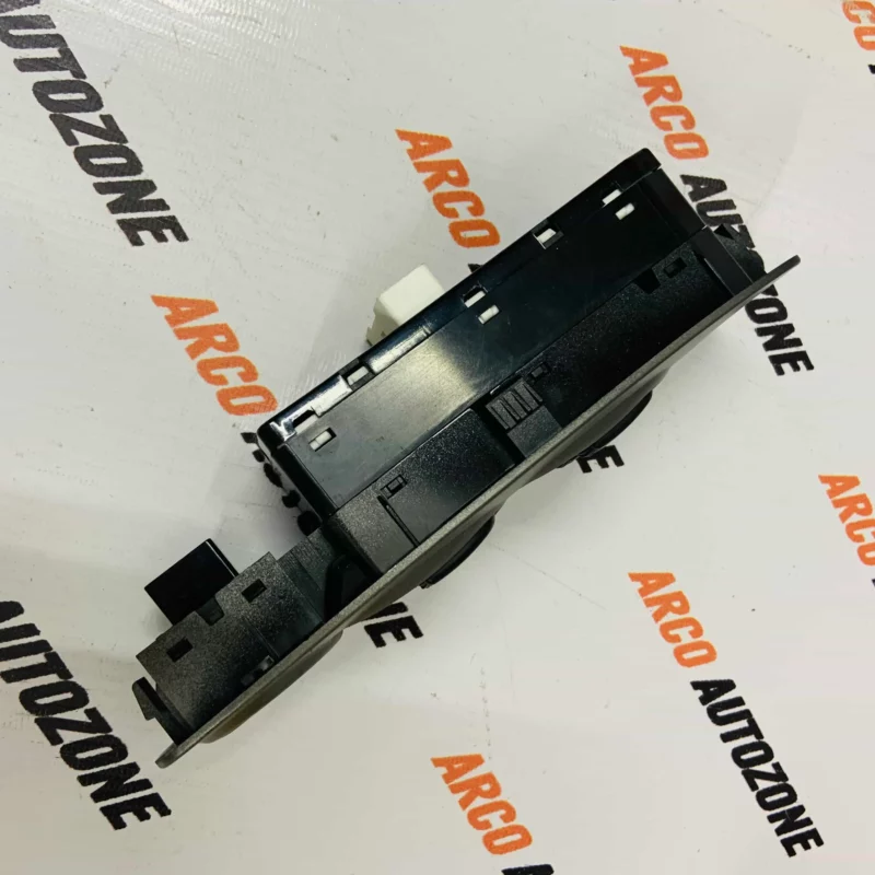 HYUNDAI ACCENT PETROL WINDOW SWITCH MAIN - Image 4