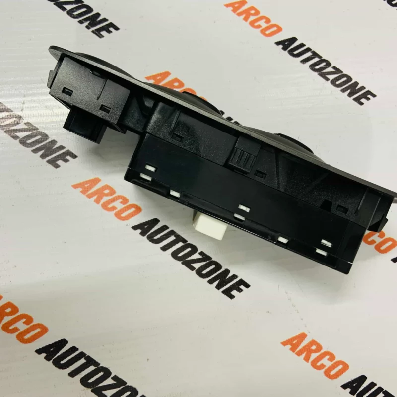 HYUNDAI ACCENT PETROL WINDOW SWITCH MAIN - Image 5
