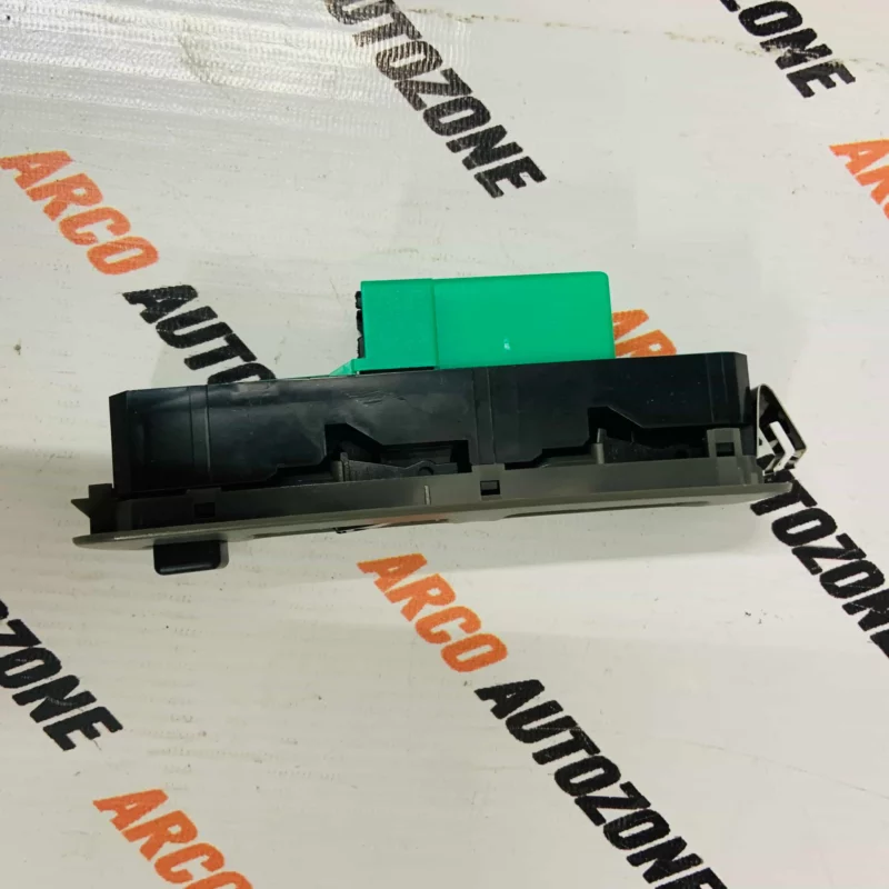 MARUTI SUZUKI ALTO WAGONR RIGHT HAND WINDOW SWITCH MAIN - Image 3