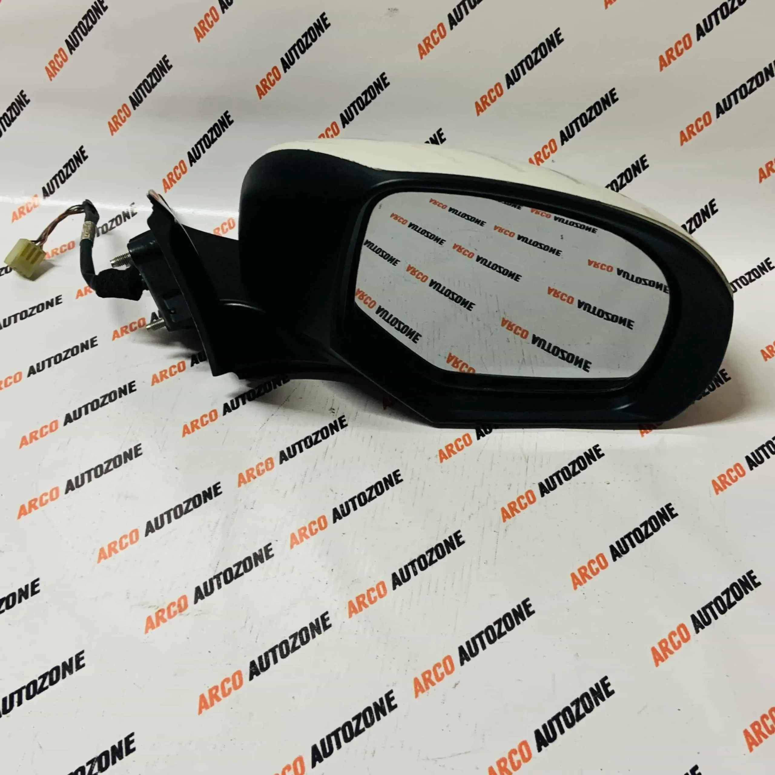 MARUTI SUZUKI BREZZA 7WIRE SEMI USED OUTSIDE MIRROR RIGHT SIDE