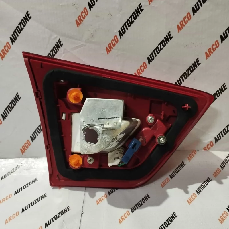 MARUTI SUZUKI BREZZA 2ND GEN DICKY LIGHT RIGHT SIDE - Image 2