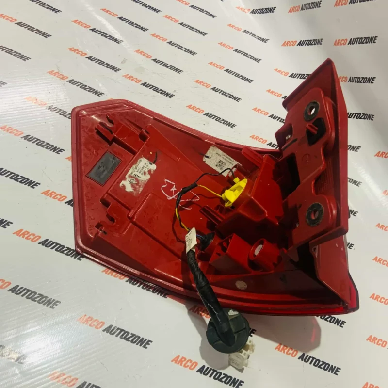 MARUTI SUZUKI BREZZA 2ND GEN LED SEMI USED RIGHT HAND - Image 2