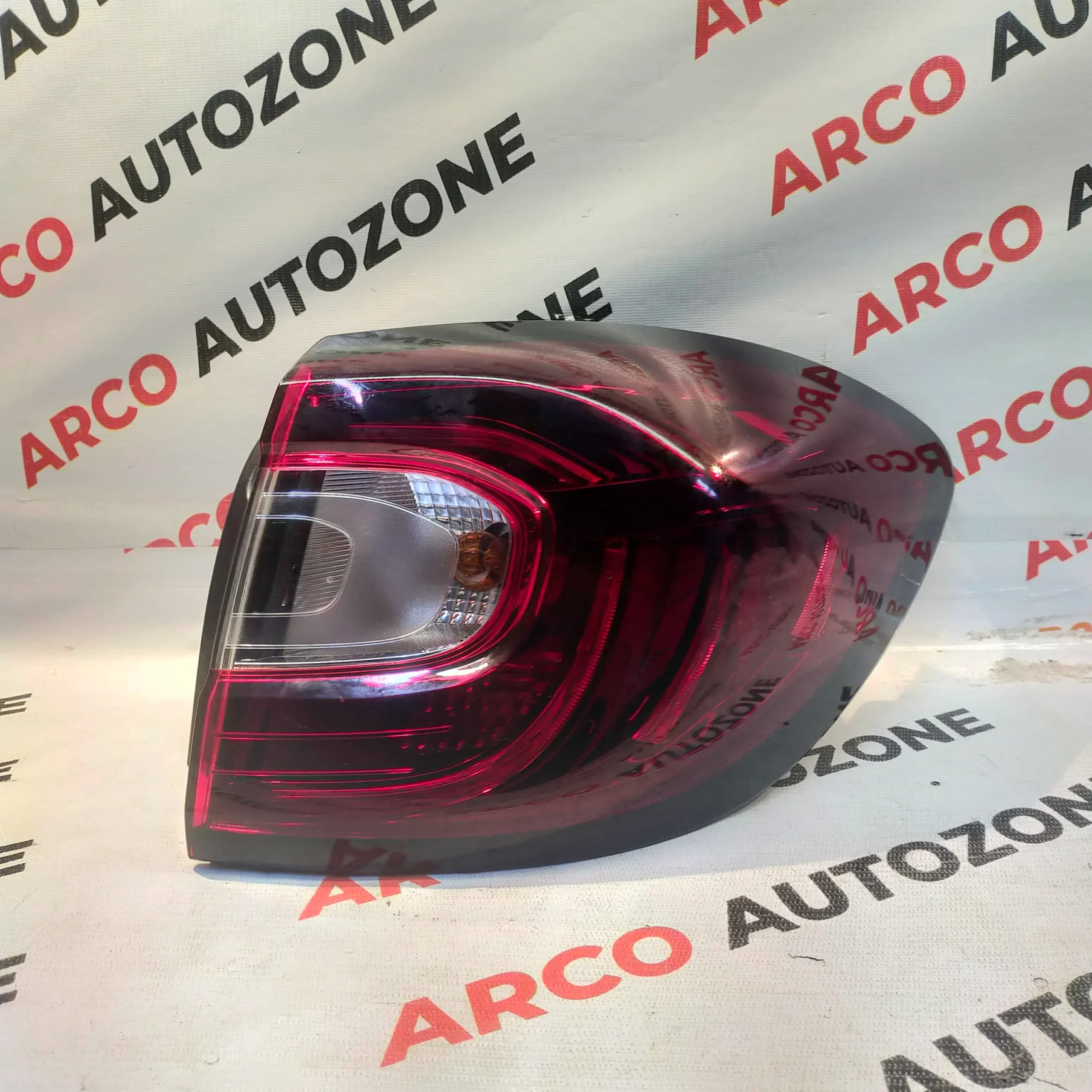 TAIL LIGHT RENAULT CAPTURE RIGHT SIDE SEMI USED X