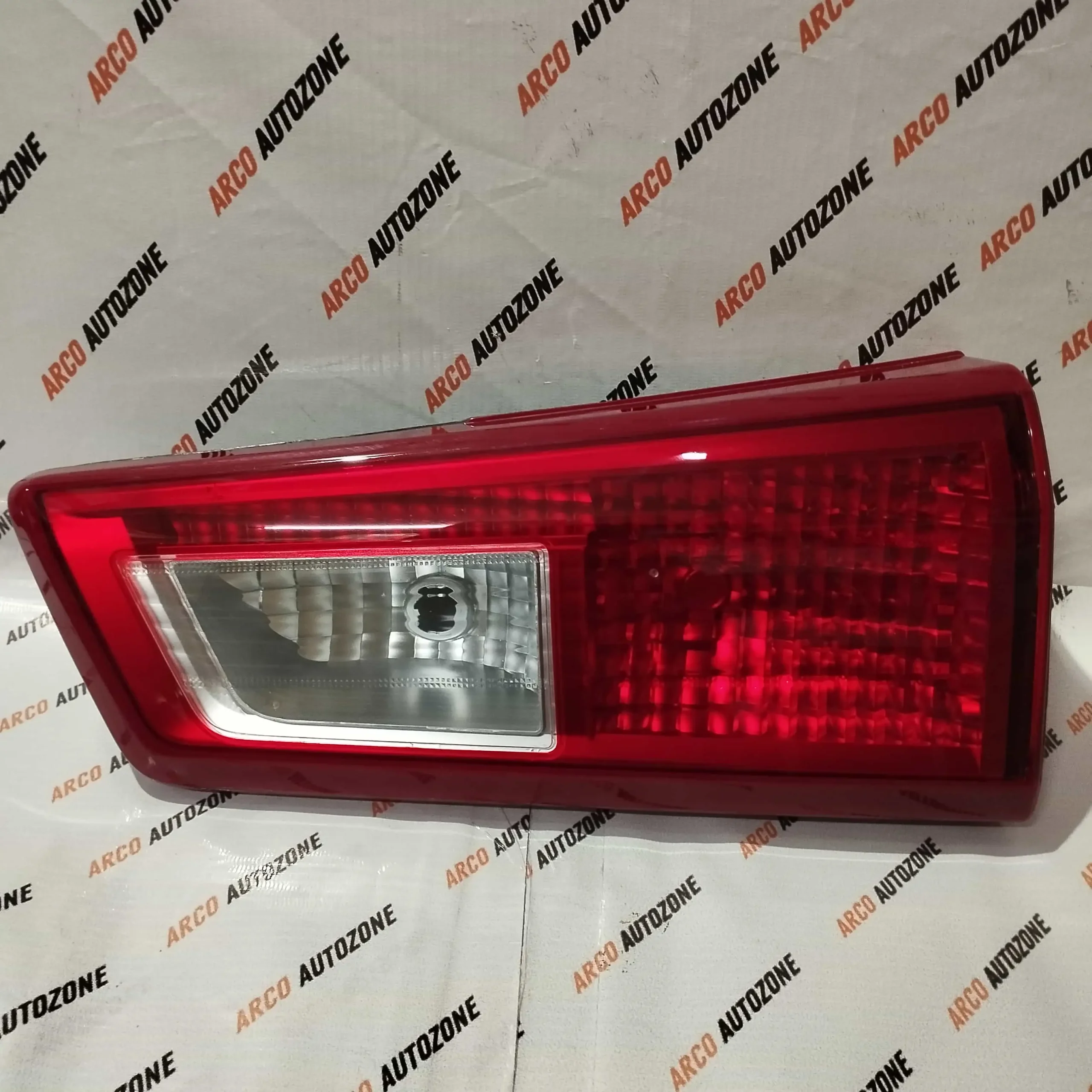 TOYOTA CRYSTA 1 HOLDER SEMI USED DICKY LIGHT RIGHT SIDE