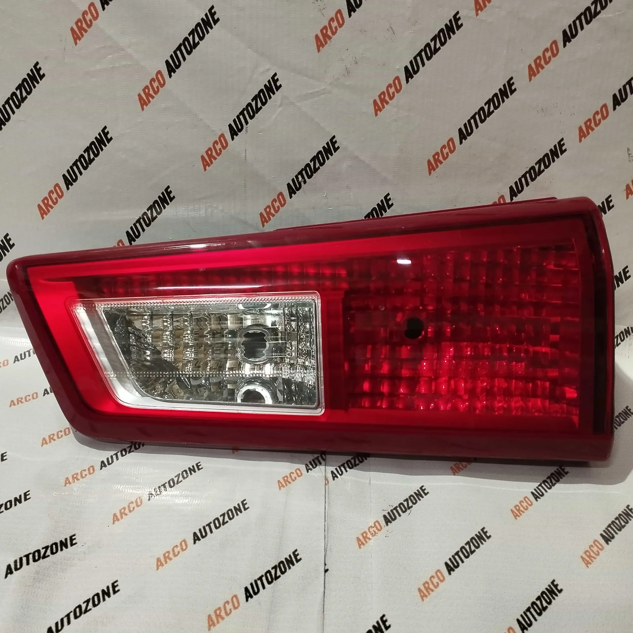TOYOTA CRYSTA 2 HOLDER SEMI USED DICKY LIGHT RIGHT SIDE