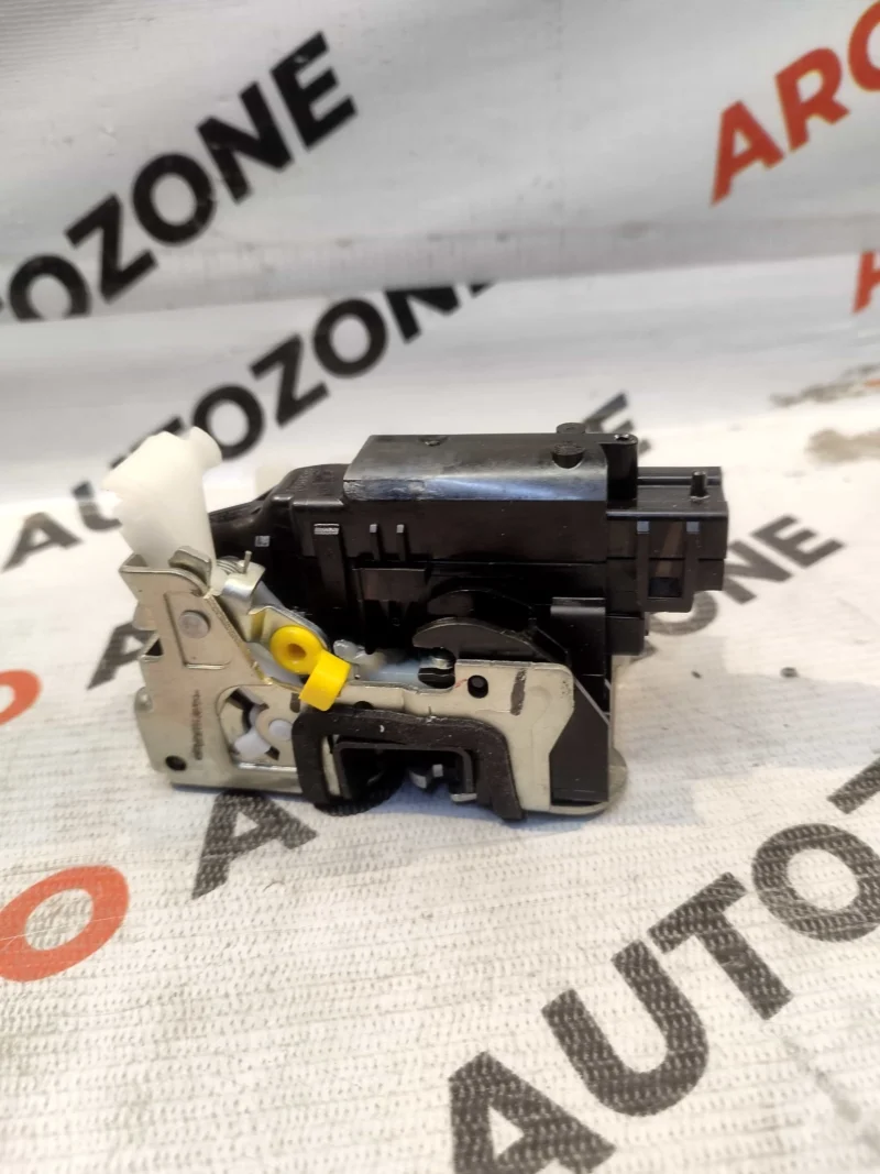 DOOR LATCH FRONT LEFT HAND RENAULT DUSTER REN 805032923R - Image 2
