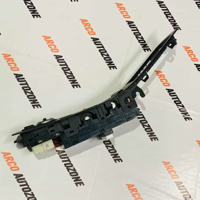 HYUNDAI ELITE WINDOW SWITCH MAIN 93570C71204X - Image 2