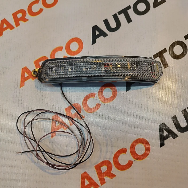 FORD ENDEAVOUR 1ST GENERATION SIDE GLASS INDICATOR LEFT SIDE