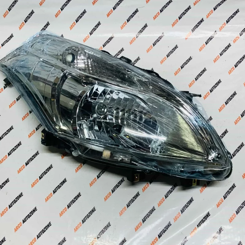 MARUTI SUZUKI ERTIGA 1ST GEN  LUMAX 132HLAERTGMR HEAD LIGHT RIGHT SIDE