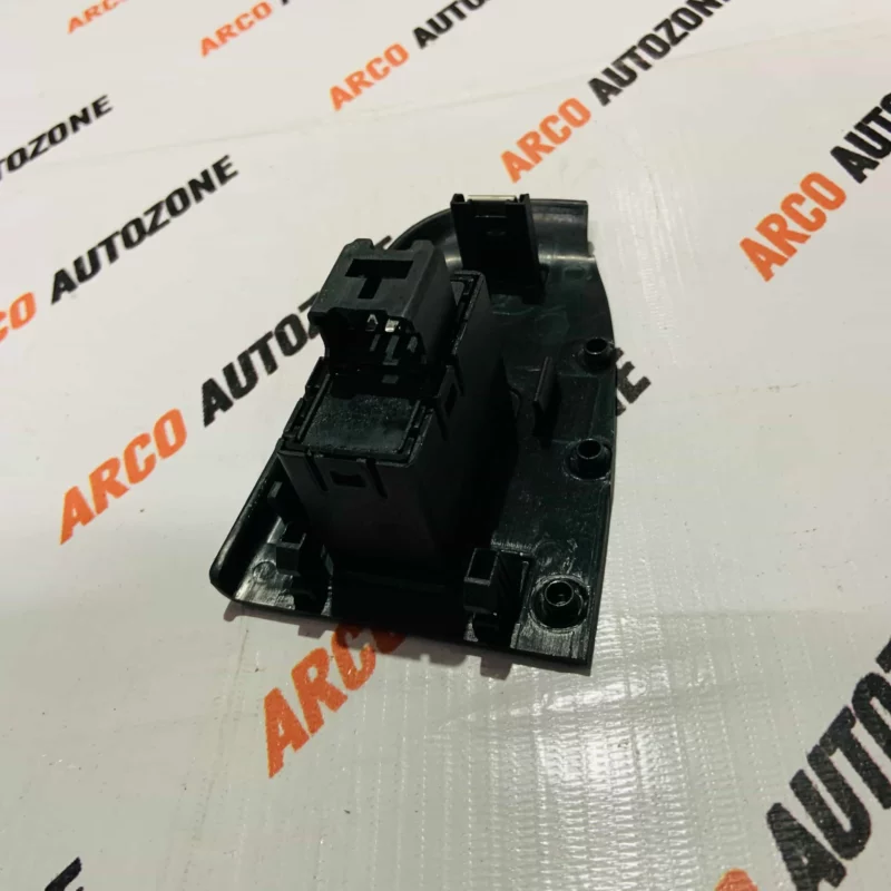 TATA VISTA MANZA REAR LEFT HAND GREY S22107 WINDOW SWITCH - Image 2