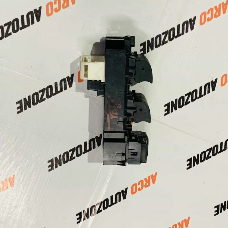 TOYOTA FORTUNER 2018 WINDOW SWITCH MAIN - Image 2