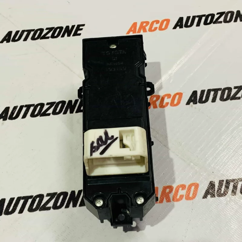 TOYOTA FORTUNER 2018 WINDOW SWITCH MAIN - Image 4