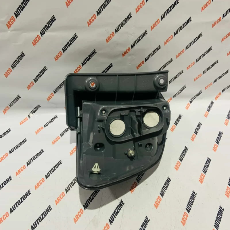 TOYOTA FORTUNER 2ND GEN CHROM RIGHT HAND 815610K190 - Image 2