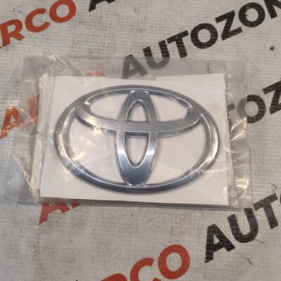 FR GRILL LOGO TOYOTA GLANZA URBAN CRUISER TYT 90118WC656