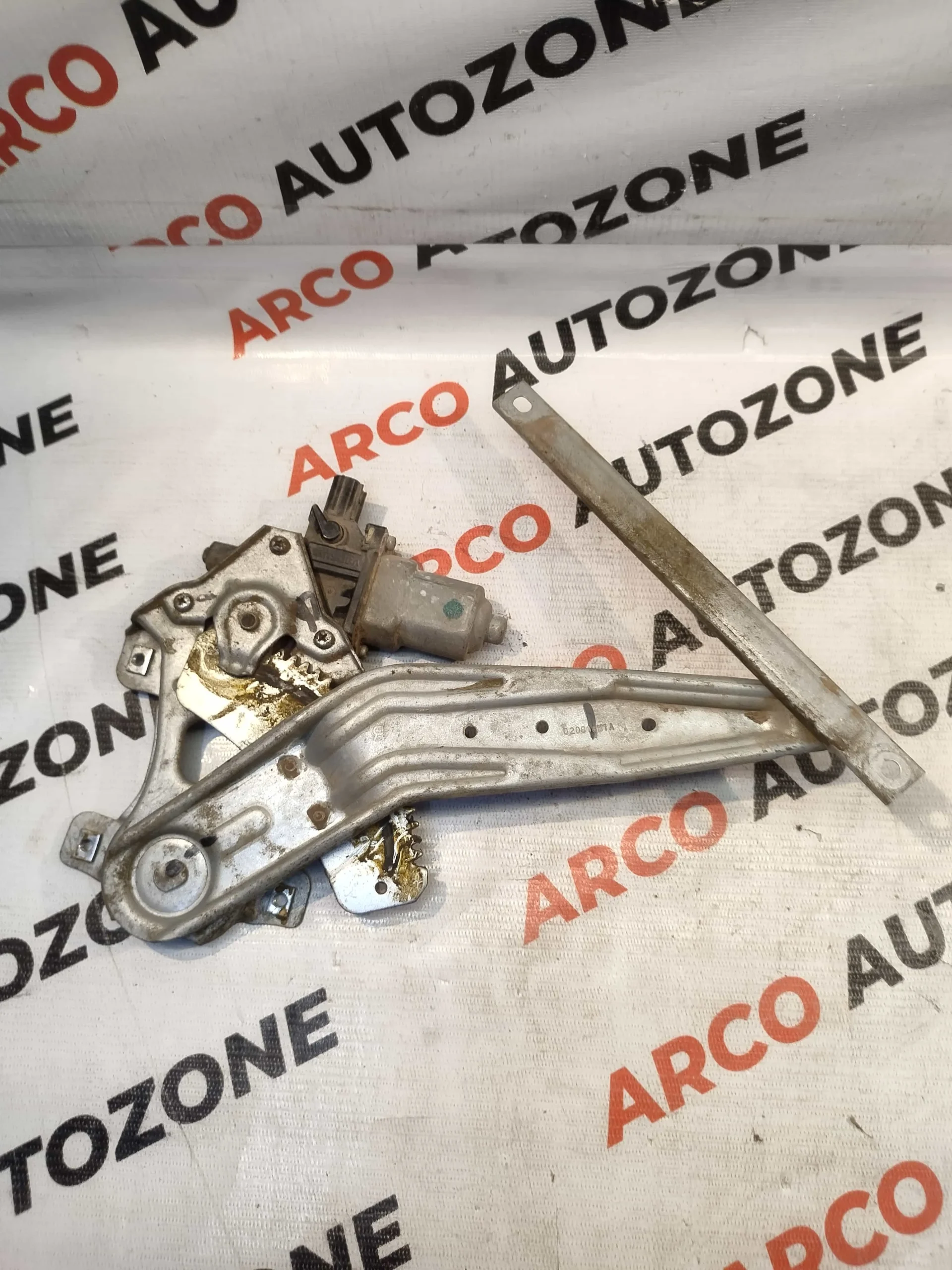 GLASS MACHINE REAR RIGHT HAND WITH MOTOR HONDA AMAZE BRIO