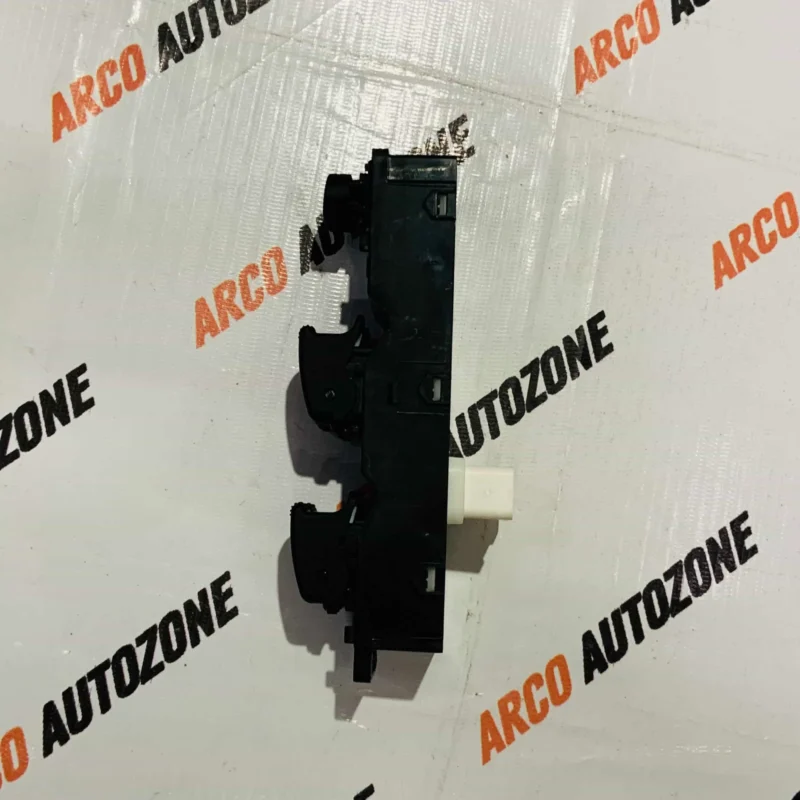 HYUNDAI I10 WINDOW SWITCH MAIN 935700X7004X - Image 2