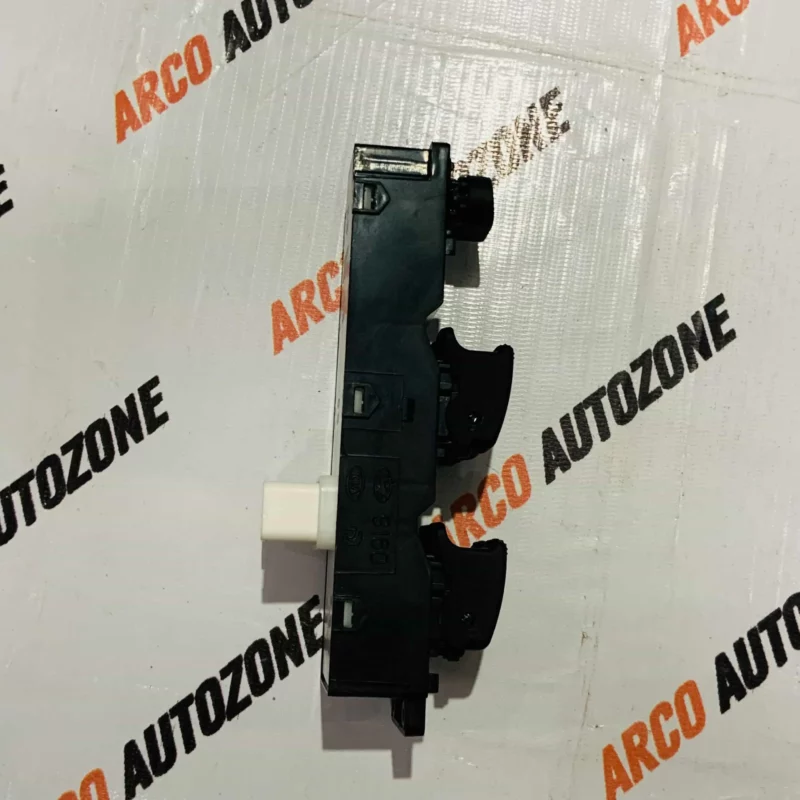 HYUNDAI I10 WINDOW SWITCH MAIN 935700X7004X - Image 4
