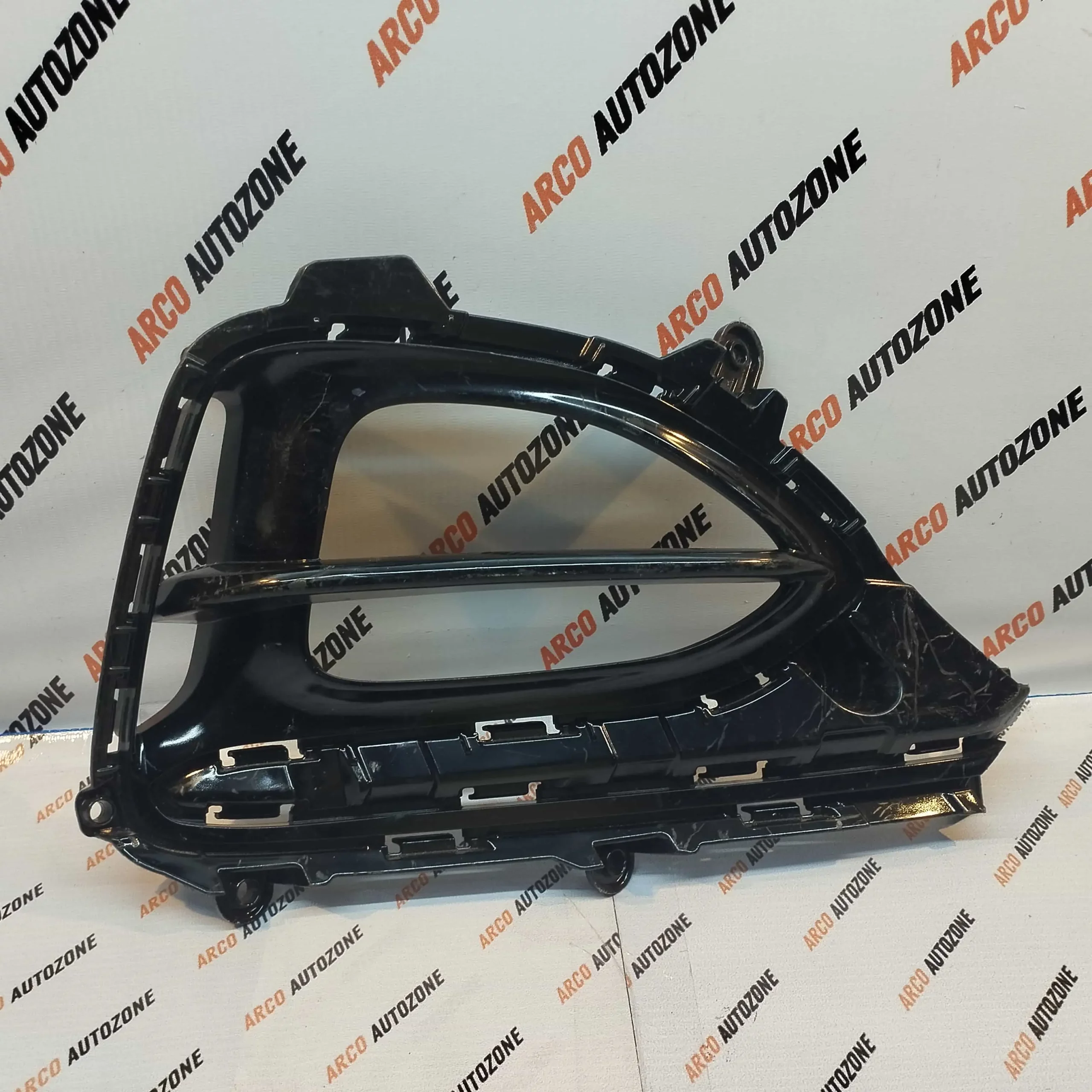 HYUNDAI ELITE 2ND GEN LED BLACK 86522C7500 FOG LAMP COVER RIGHT SIDE