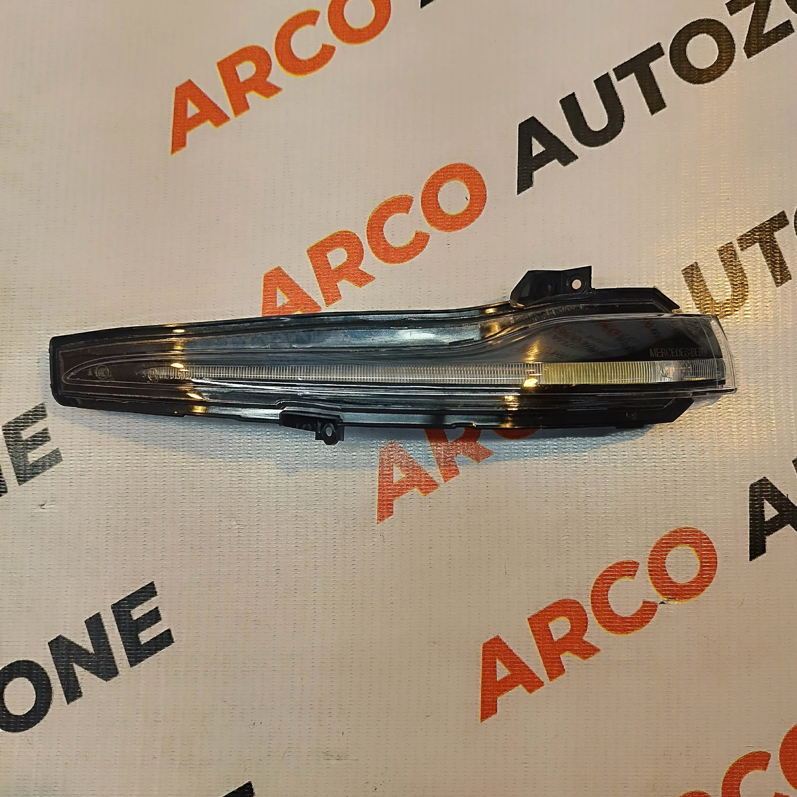 MERCEDES W205 BLACK SIDE GLASS INDICATOR LEFT SIDE