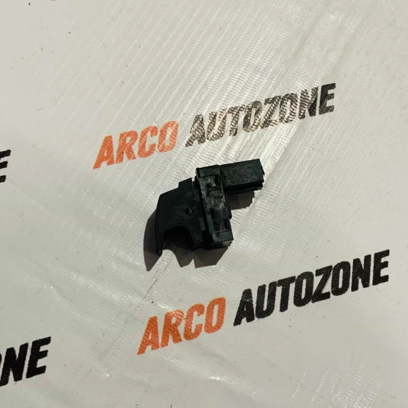 VOLKSWAGAN POLO VENTO 4 PIN WINDOW SWITCH - Image 2