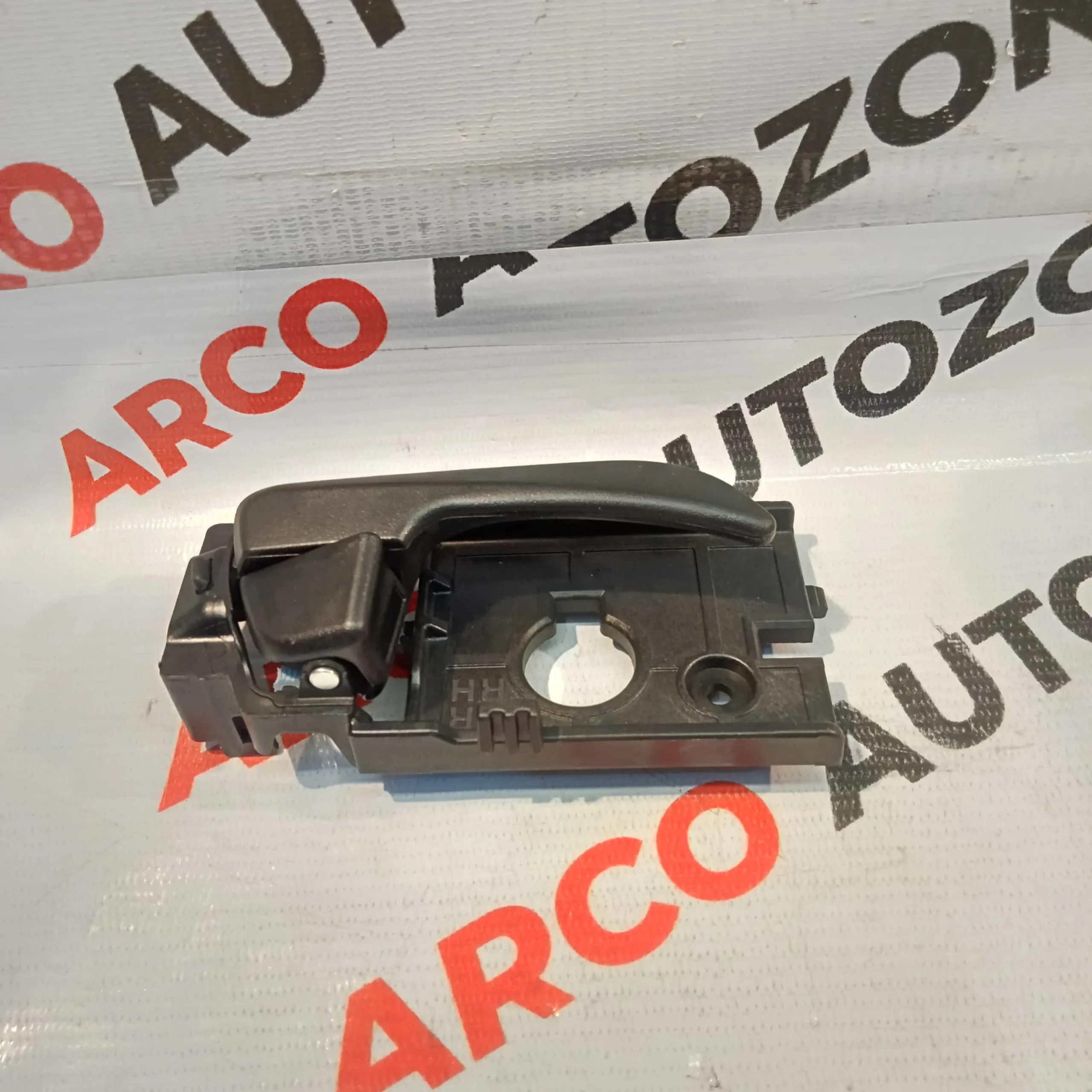 HANDLE ASSY-DOOR INSIDE RC LEVER HYUNDAI GRAND XCENT FRONT RIGHT SIDE BLACK HYU 82620B4000