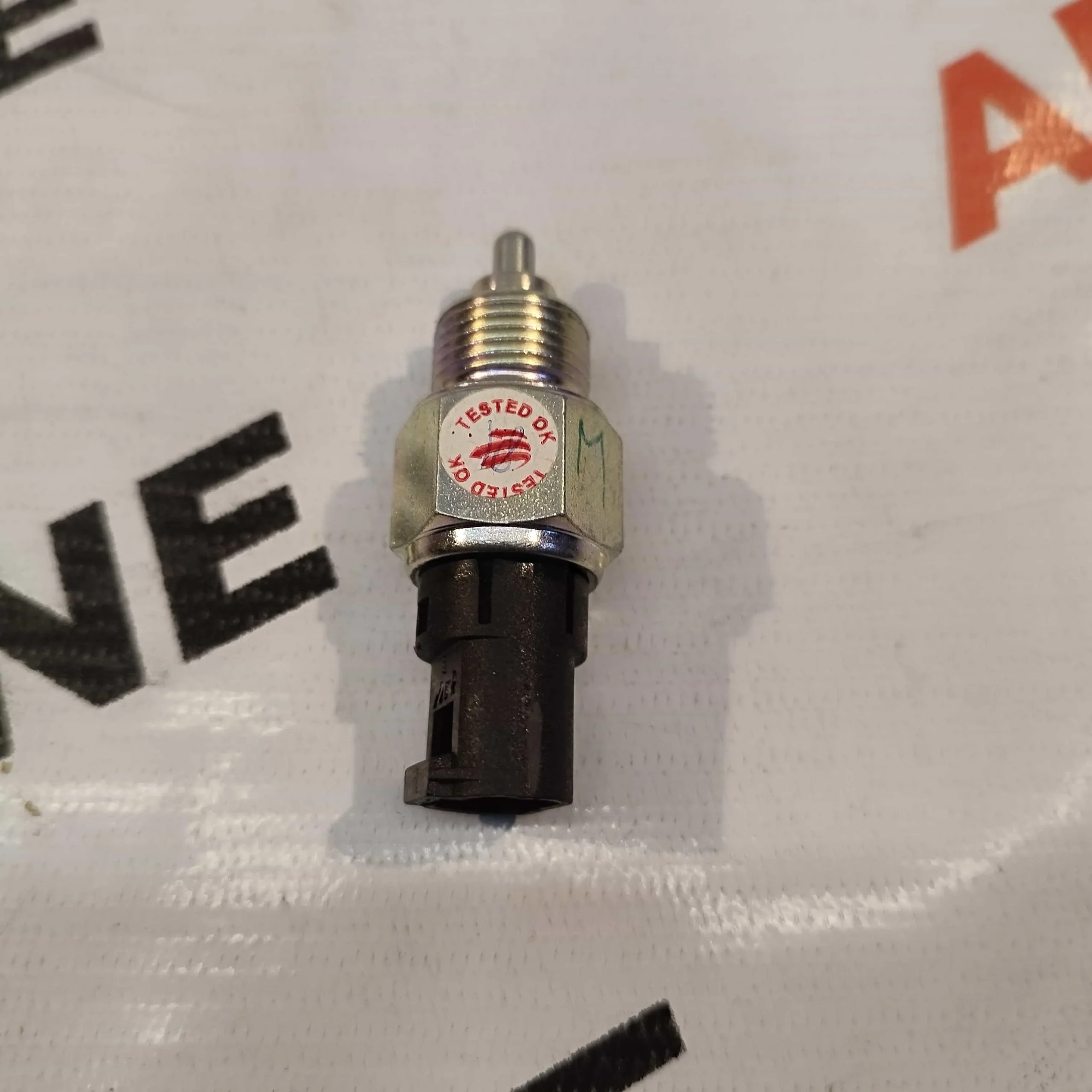 REVERSE LIGHT SWITCH TATA ZEST BOLT INDICA INDIGO NEXON TIAGO ALTROZ NEXON WITHOUT WIRE MINDA S02019