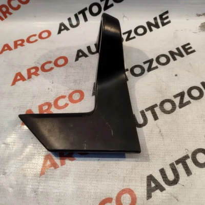 SIDE GLASS BRACKET LEFT HAND MARUTI SUZUKI WAGONR 2012