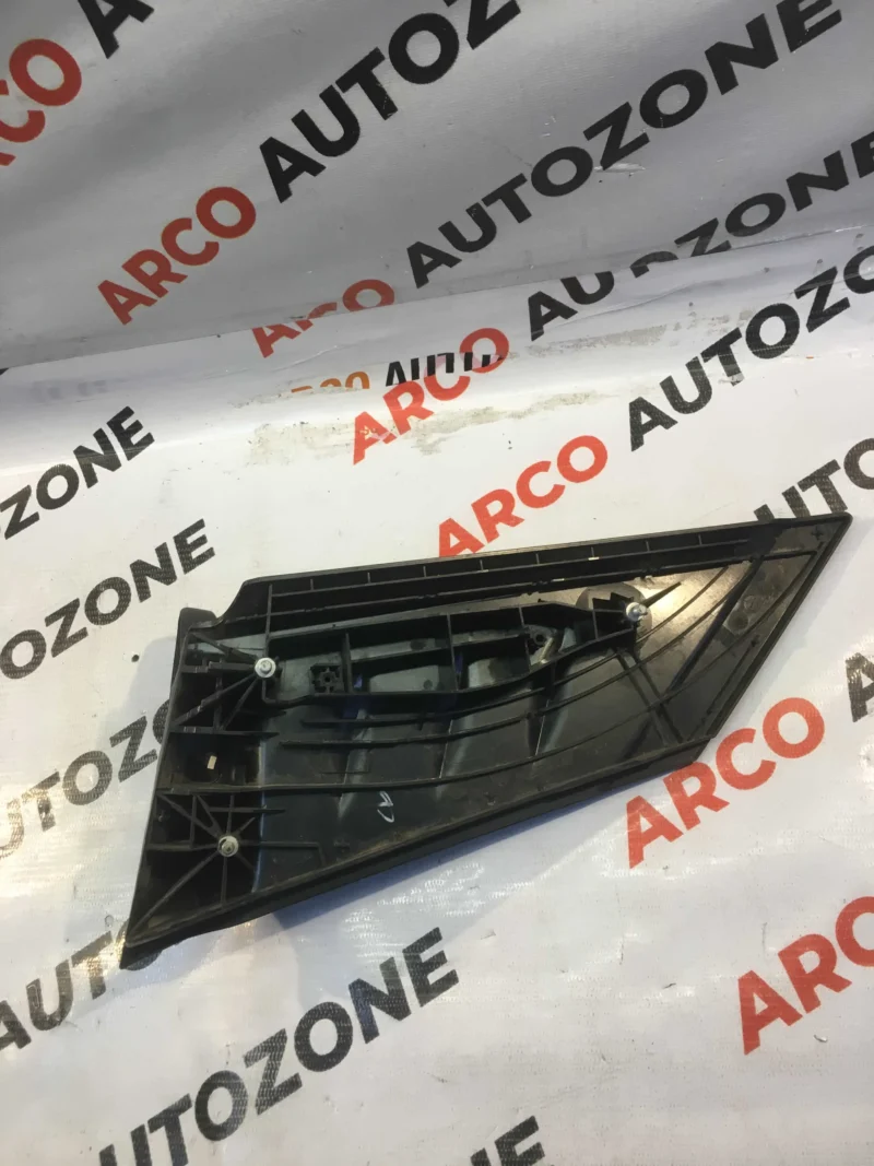 SIDE GLASS BRACKET LEFT HAND HONDA AMAZE BRIO IDTEC TYPE - Image 2