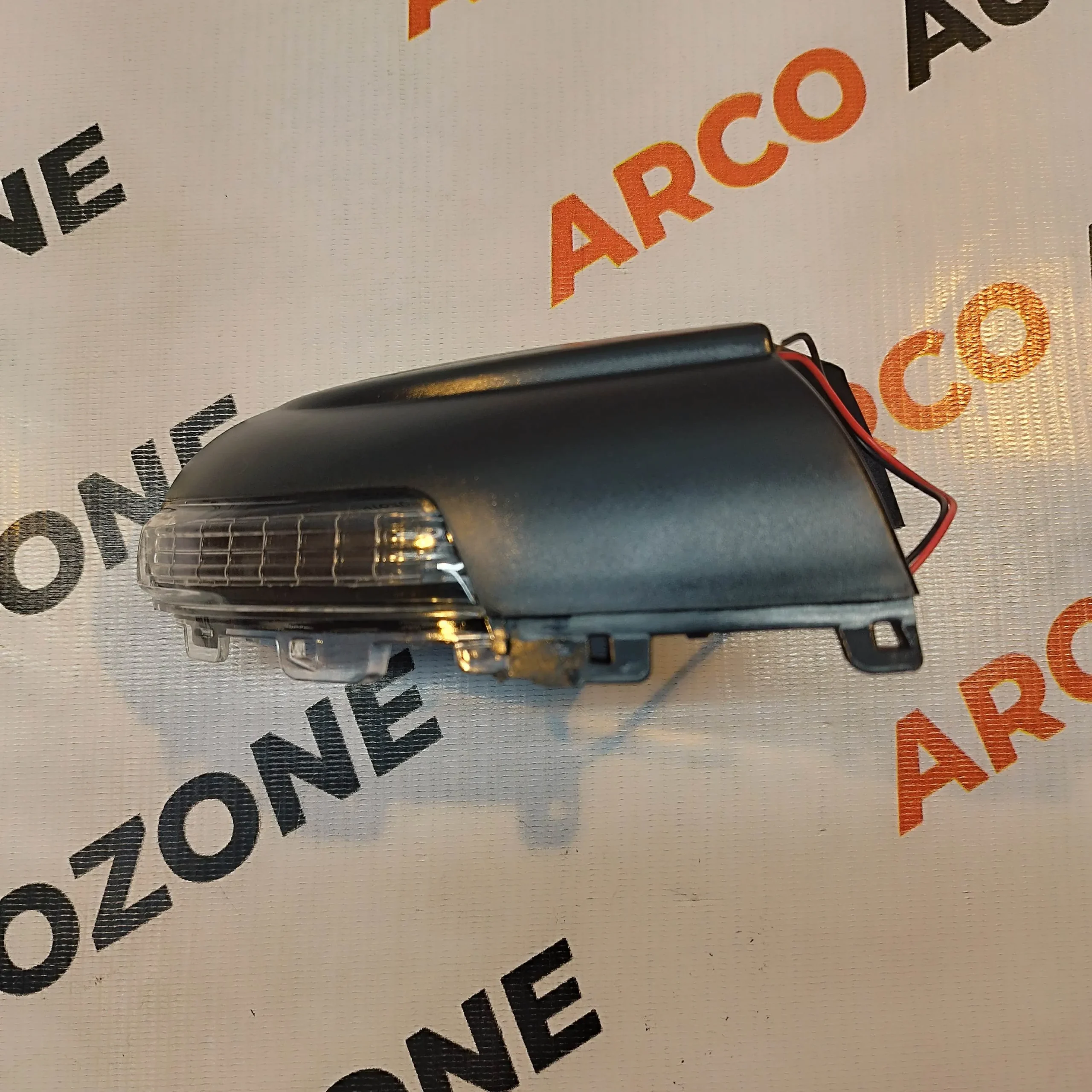 SKODA YETI SIDE GLASS INDICATOR LEFT SIDE