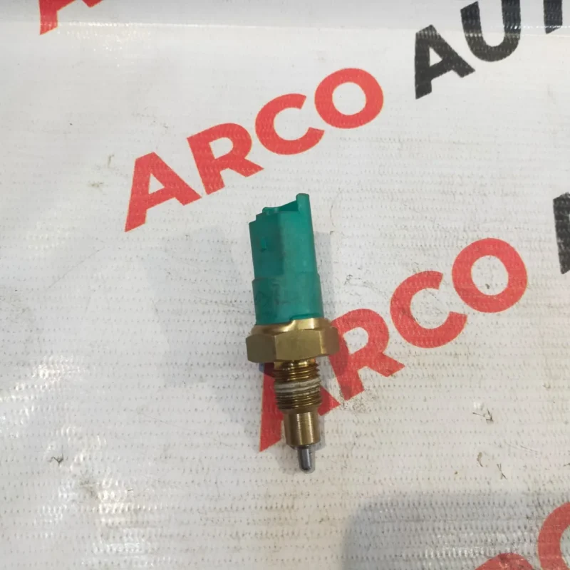 REVERSE LIGHT SWITCH RENAULT DUSTER GREEN