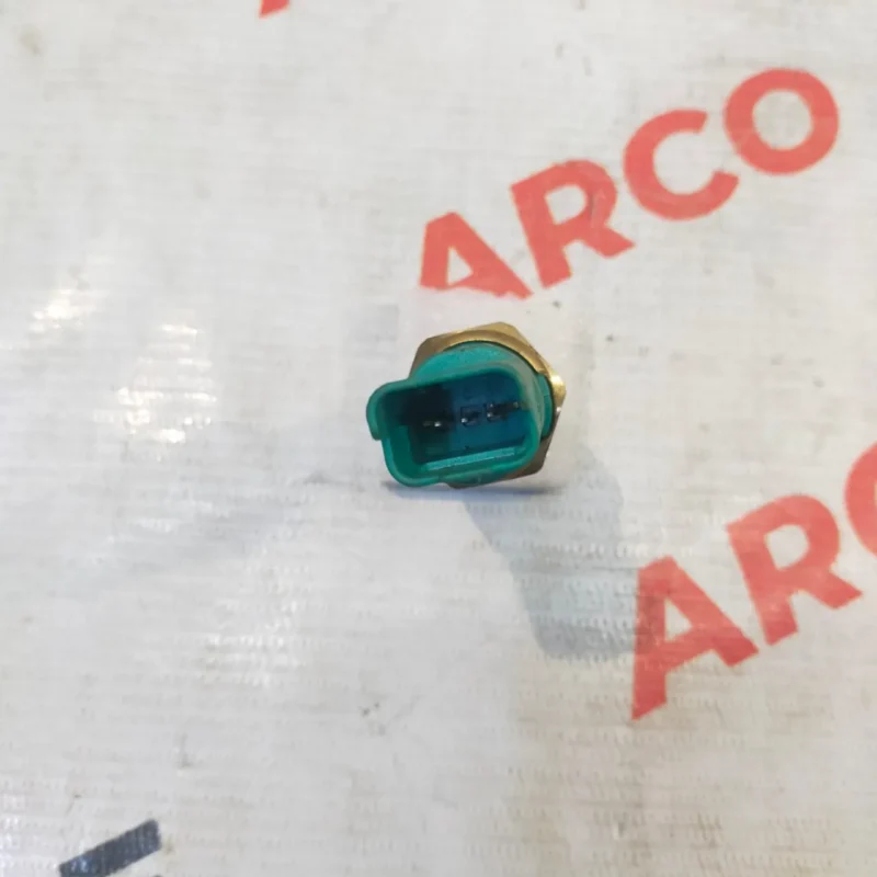 REVERSE LIGHT SWITCH RENAULT DUSTER GREEN - Image 2