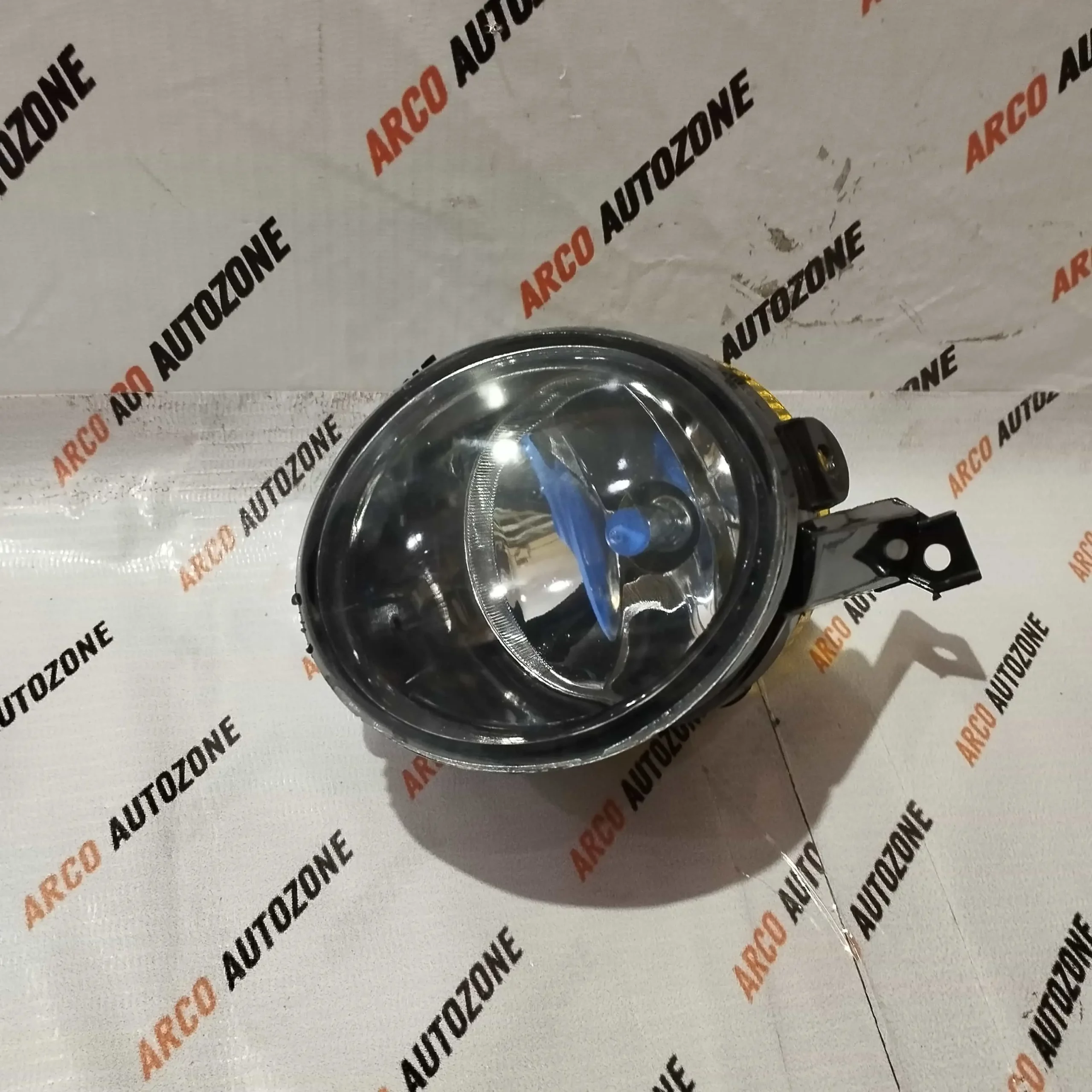 VOLKSWAGEN VENTO IMPORTEDORTED FOG LAMP RIGHT SIDE
