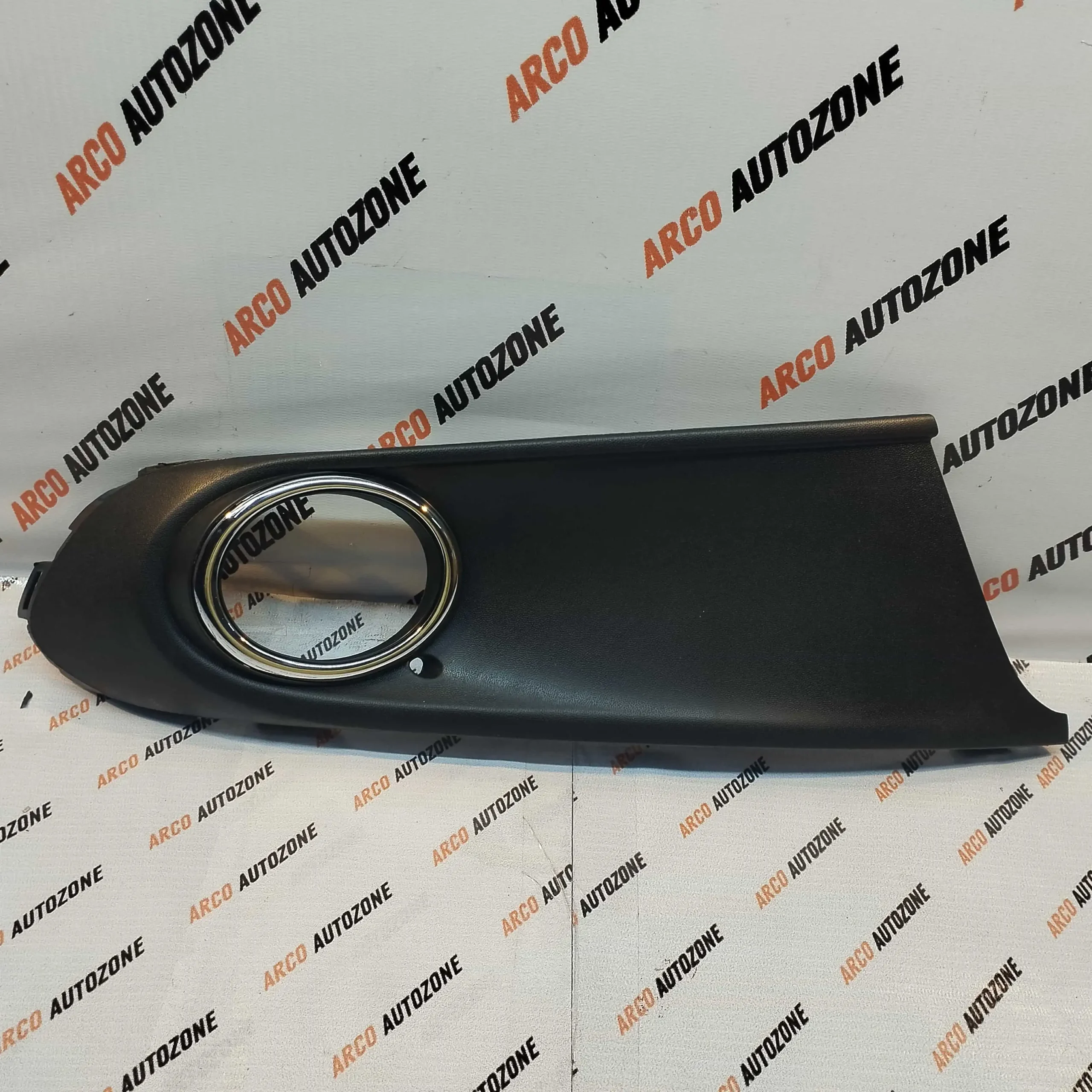 VOLKSAGEN VENTO 1ST GEN CRM HOLE 6RU853666B FOG LAMP COVER RIGHT SIDE