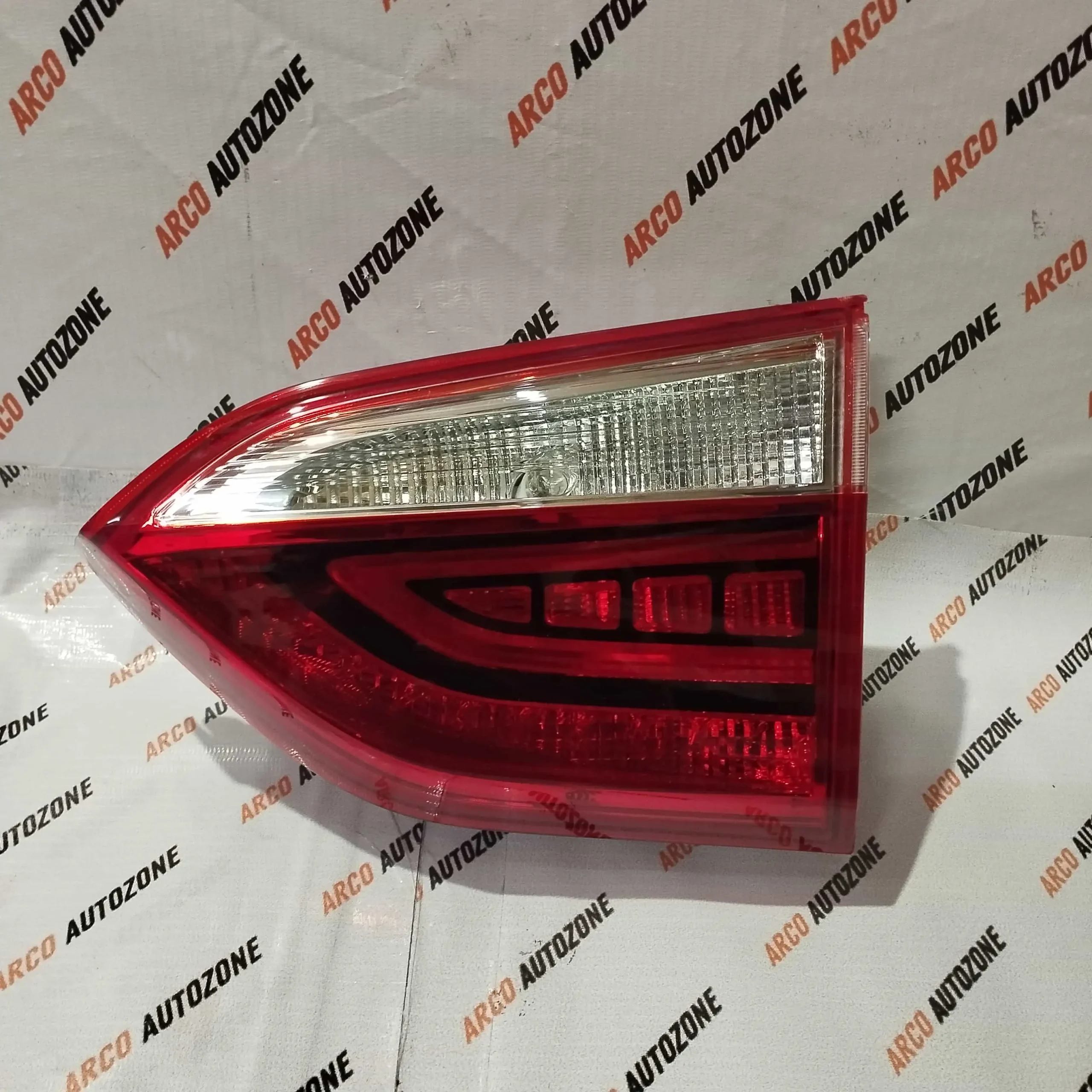 HYUNDAI XCENT 2ND GEN OE 92404B4700 DICKY LIGHT RIGHT SIDE