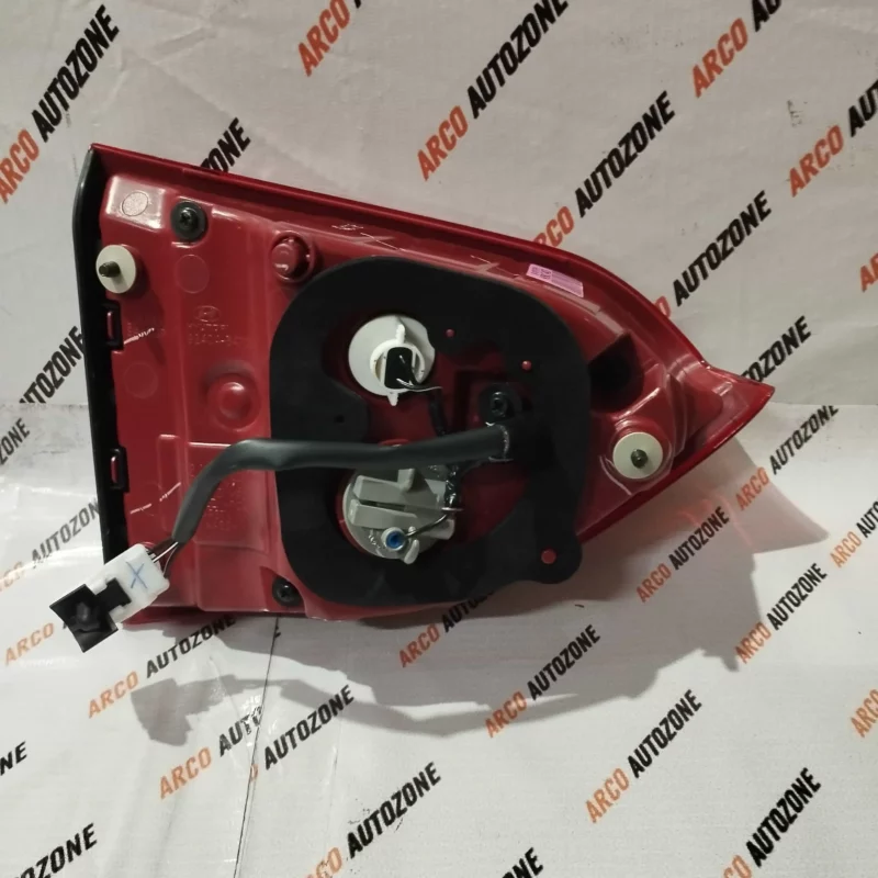 HYUNDAI XCENT 2ND GEN OE 92404B4700 DICKY LIGHT RIGHT SIDE - Image 2